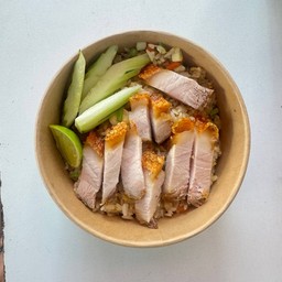 ข้าวผัดหมูกรอบ