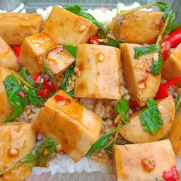 กระเพราหมูยอกับข้าว