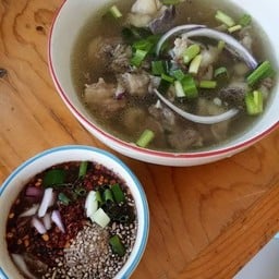 ร้านเจ๊แทนหมูน้ำตกอาหารอีสานสุดแซ่บ