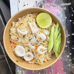 ข้าวผัดปลาหมึก