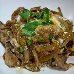 ข้าวหน้าหมูสไตล์ญี่ปุ่น