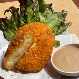 โครเก็ตชีส 2 ชิ้น +ซอส คัตสึ