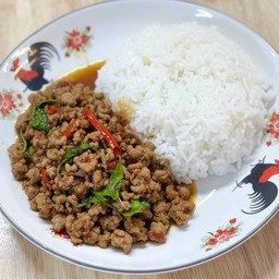 ข้าวกระเพราหมูชิ้น หรือ หมูสับ