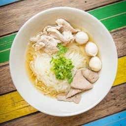 .ก๋วยเตี๋ยวน้ำใสเนิ้อ.