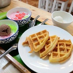 ขนมหวานวาฟเฟิลแม่อุไร