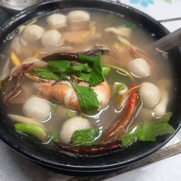 ต้มยำโป๊ะแตก