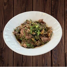 .ยำเนื้อแซ่บ.