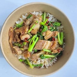 คะน้าหมูกรอบ