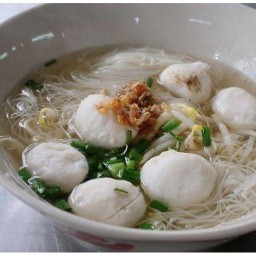 คุณยาย ก๋วยเตี๋ยวหมูสับต้มยำ หมู่บ้านอารียา