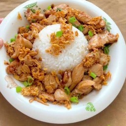 ข้าวไก่กระเทียม