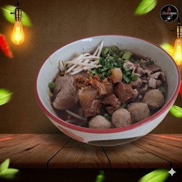 เกาเหลาเนื้อรวม (เนื้อสด เนื้อตุ๋น เอ็นแก้วตุ๋น ลูกชิ้น ตับ) ใหญ่