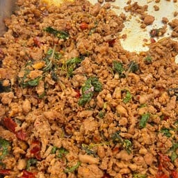 ยูว์ชิ กะเพราพริกแห้ง ตลาดบิ๊กซีนครปฐม