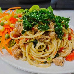 สปาเก็ตตี้กระเพาะหมูสับฟรีเครื่องดื่มจับใจคะ