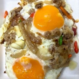 ข้าวหน้าไข่ดาวแหนม