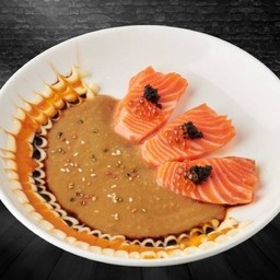 แซลมอนคาปาชิโอท้อปไข่แซลมอน