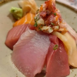 ข้าวหน้าปลาดิบรวมไม่มีซุป