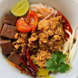 น้ำเงี้ยวสูตรเข้มข้น Pennapa แพรกษา