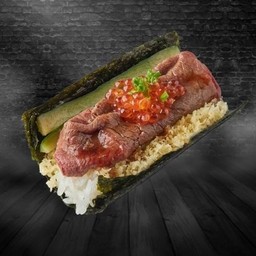 แฮนด์โรลเนื้อวากิวสันคอท้อปไข่แซลมอน