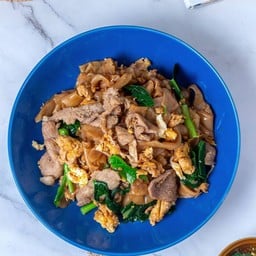 สาว ผัดไทย ร้อยล้าน สวนผัก