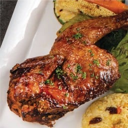 สเต๊กไก่อบซอสเกรวีแครนเบอร์รีและเห็ด