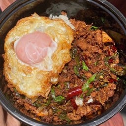 ปอ เปิ้ล กะเพรา(พริกแห้ง)