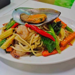 สปาเก็ตตี้ขี้เมาทะเลฟรีเครื่องดื่มจับใจ