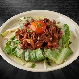 สลัดผักคอสซอสงาเนื้อผัดซอสเกาหลีไข่ดอง