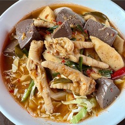 ขนมจีนน้ำยาป่า น้ำยากะทิ ผัดกระเพรา