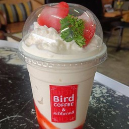 นมสดปั่นสตอเบอรี่ลาวา