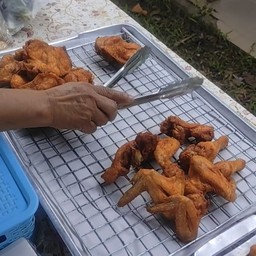 ป้าแมวไก่ทอดรสเด็ด