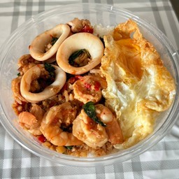 ผัดกะเพราทะเล+ไข่ดาว