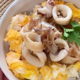ข้าวไข่ข้นปลาหมึก
