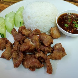 ข้าวหมูทอดน้ำจิ้มแจ่ว