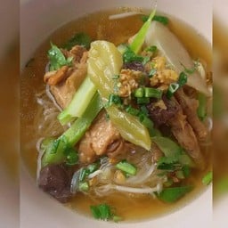 ก๋วยเตี๋ยวไก่ตุ๋นมะระ @หน้าร้านยา