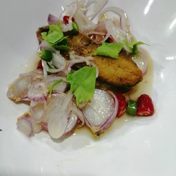 ยำปลาอินทรีย์ 1ชิ้น