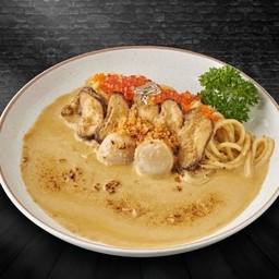 สปาเก็ตตี้ครีมมันปูหอยเชลล์ไข่แซลมอน