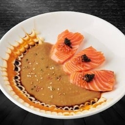 แซลมอนคาปาชิโอท้อปไข่แซลมอน