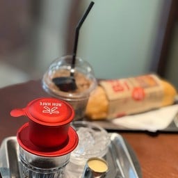 Anh Kafe Ekkamai Ekkamai