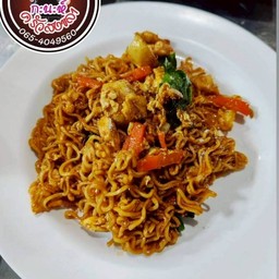 มาม่าผัดขี้เมาปลาหมึก