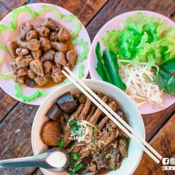 ก๋วยเตี๋ยวไก่มะระบุฟเฟ่ต์ภูเขียใ ภูเขียว