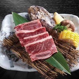 เนื้อวากิวแบล็คแองกัสสไลด์ย่างติดซี่โครง