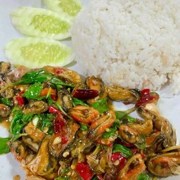 ข้าวกะเพราหอยแมลงภู่