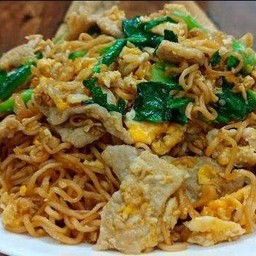 ผัดมาม่าต้มยำ