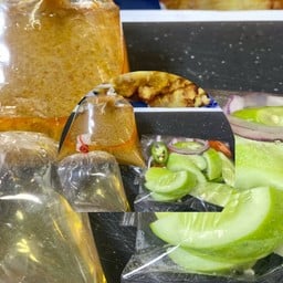 ชุดน้ำจิ้มสะเต๊ะ อาจาด และผัก (เพิ่ม)