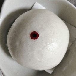 ซาลาเปาหมูแดง  80g.