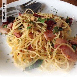 สปาเก็ตตี้เบคอนพริกแห้ง