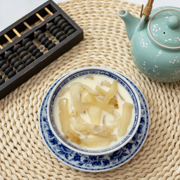 กระเพาะปลาสดตุ๋นนมสด 花胶炖鲜奶Double-Boiled Fresh Fish Maw with Fresh Milk