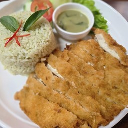 ข้าวผัดแกงเขียวหวานไก่กรอบ