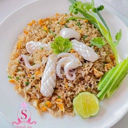 ข้าวผัดปลาหมึก