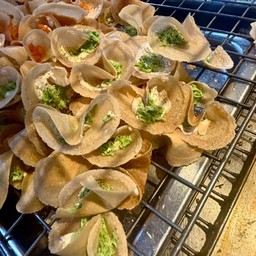 ขนมเบื้อง -ไส้หวานใบเตย-